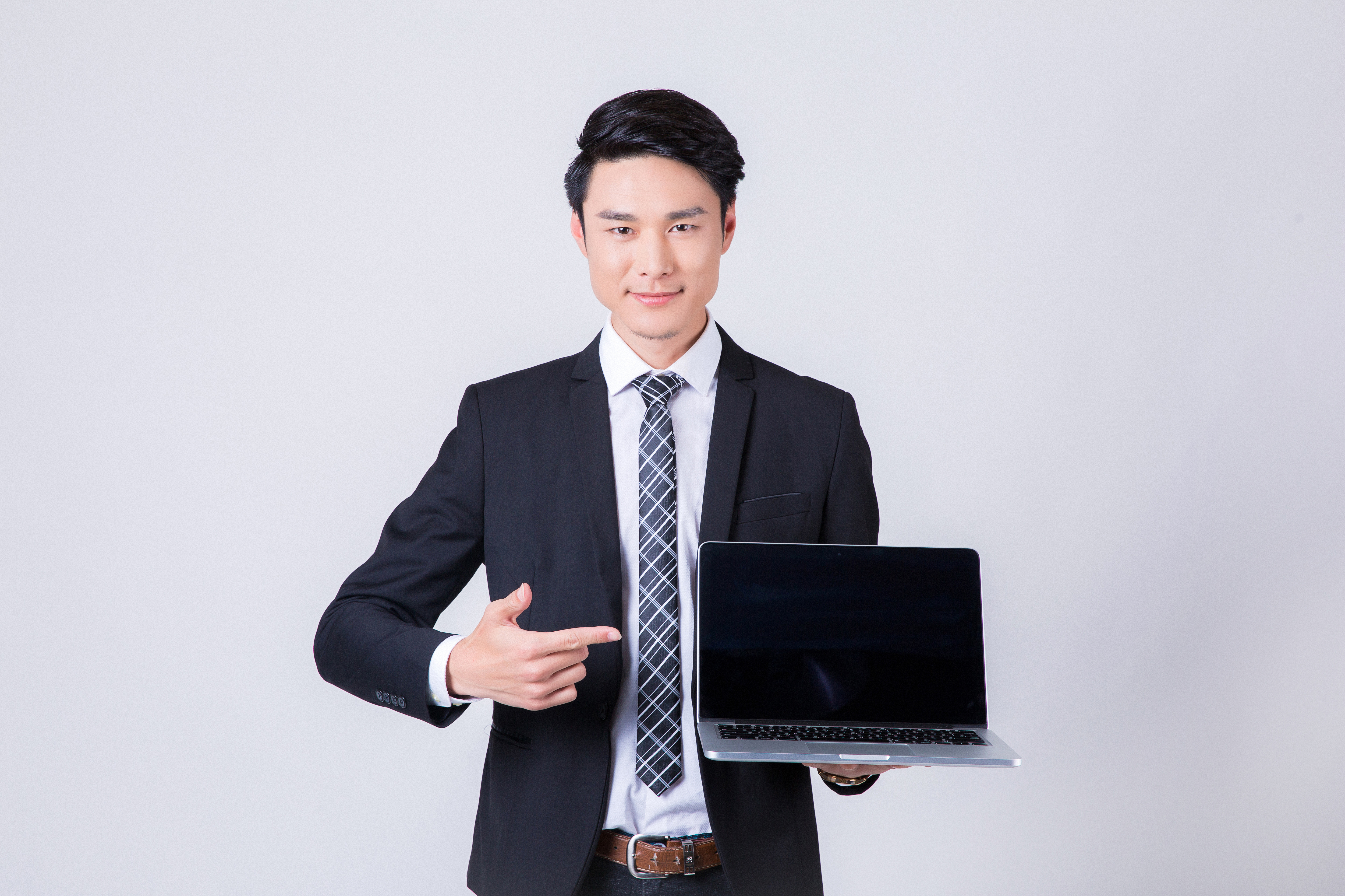 家事類移工，定期繳交就業安定費